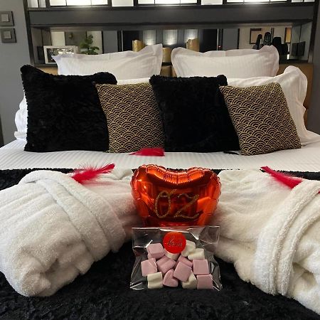 Suite romantique et climatisée avec jacuzzi Puydaniel Extérieur photo