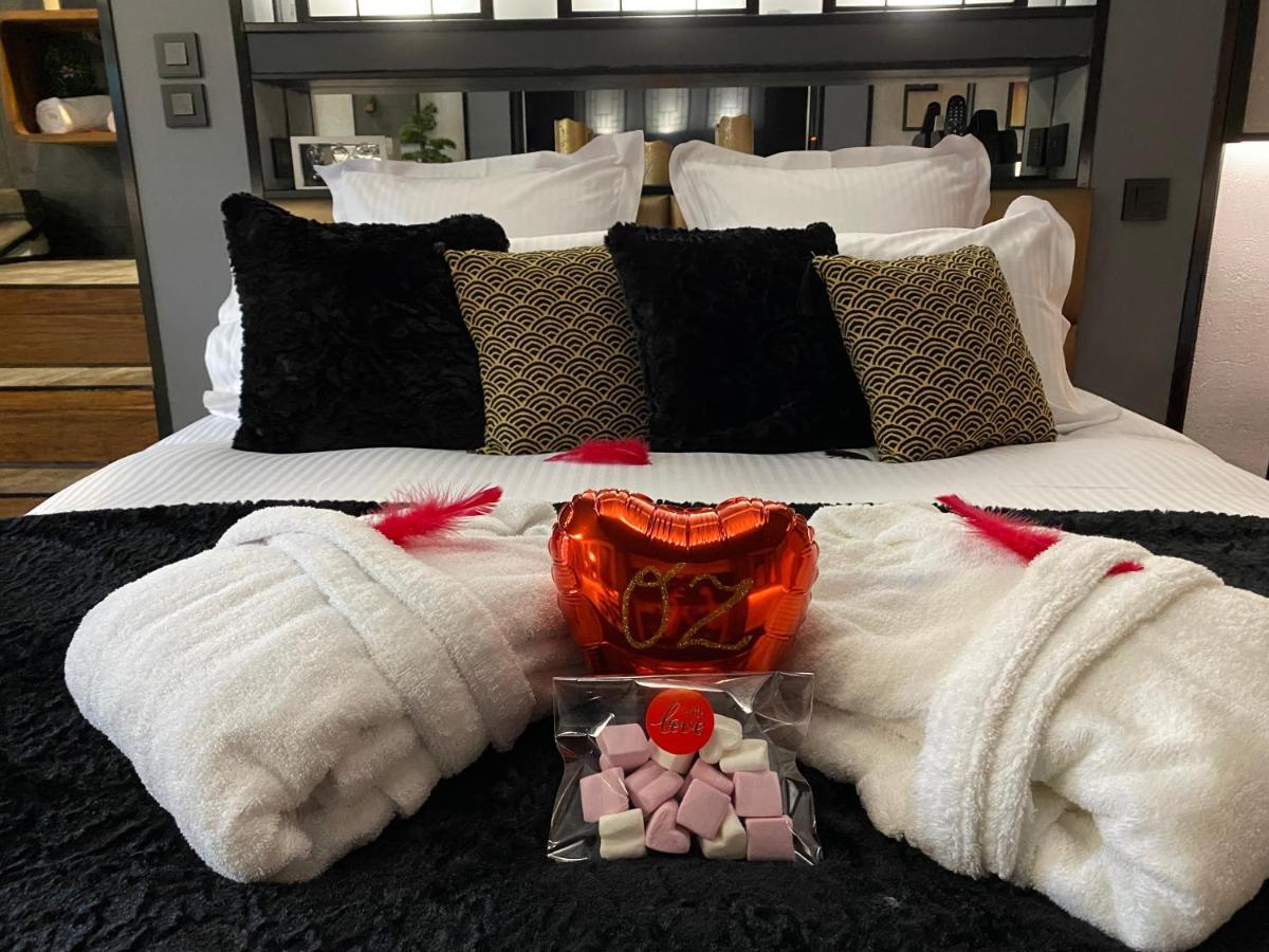 Suite romantique et climatisée avec jacuzzi Puydaniel Extérieur photo