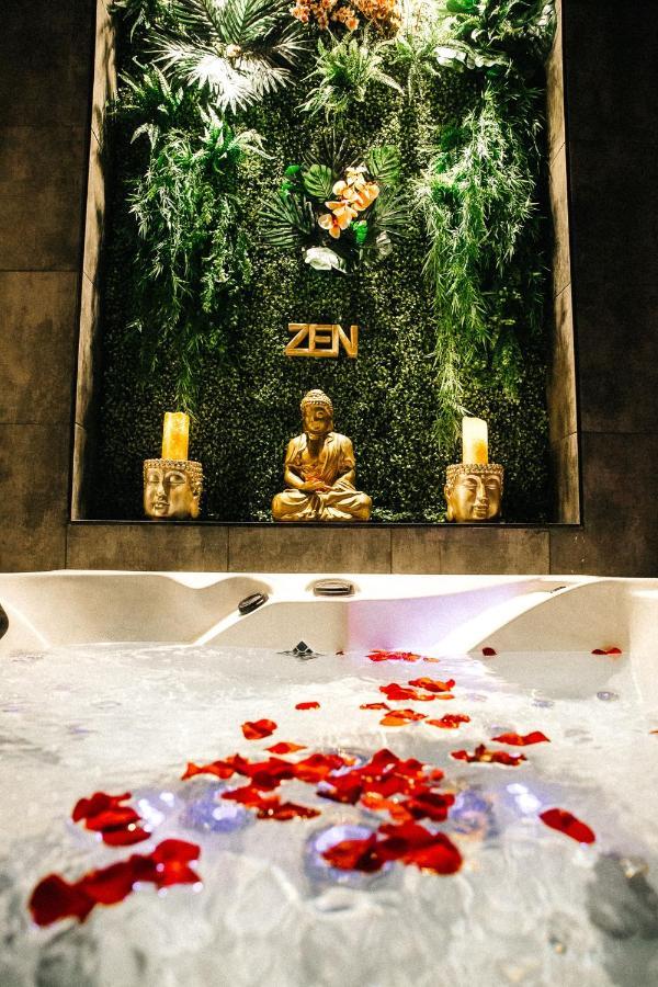 Suite romantique et climatisée avec jacuzzi Puydaniel Extérieur photo
