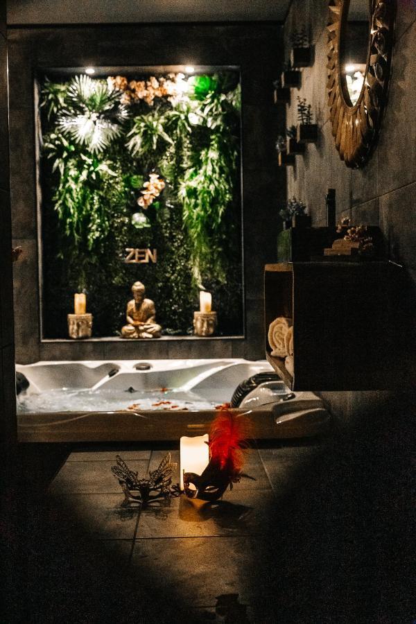 Suite romantique et climatisée avec jacuzzi Puydaniel Extérieur photo