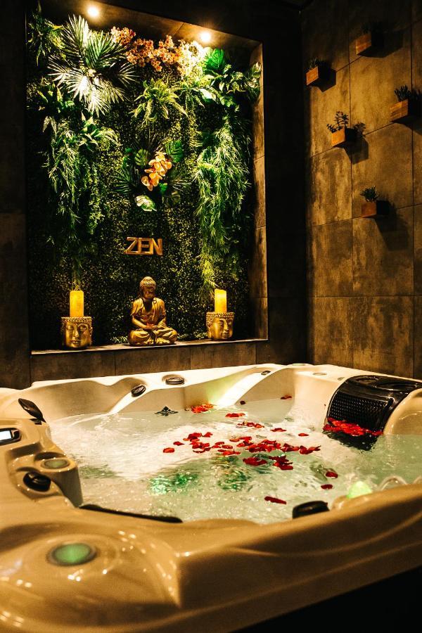 Suite romantique et climatisée avec jacuzzi Puydaniel Extérieur photo