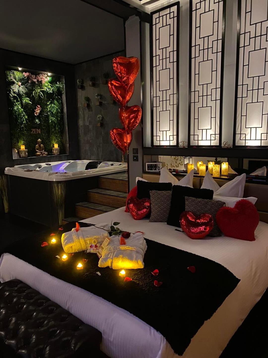 Suite romantique et climatisée avec jacuzzi Puydaniel Extérieur photo